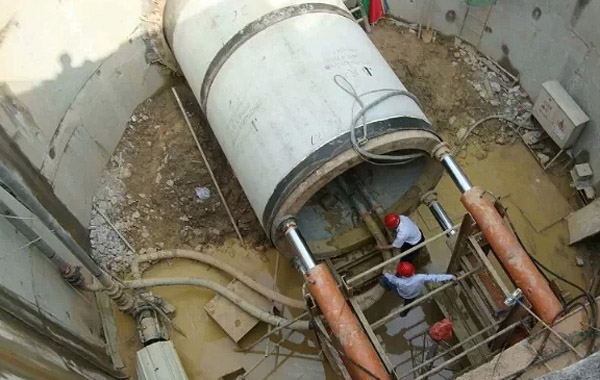 頂管機(jī)使用過程中有哪些注意事項(xiàng)？