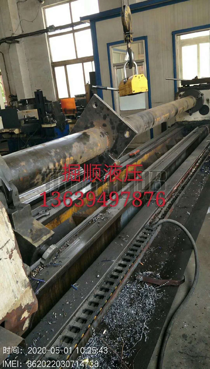 掘順機械公司五一節的禮品是生產橋梁千斤頂和頂管機千斤頂訂單