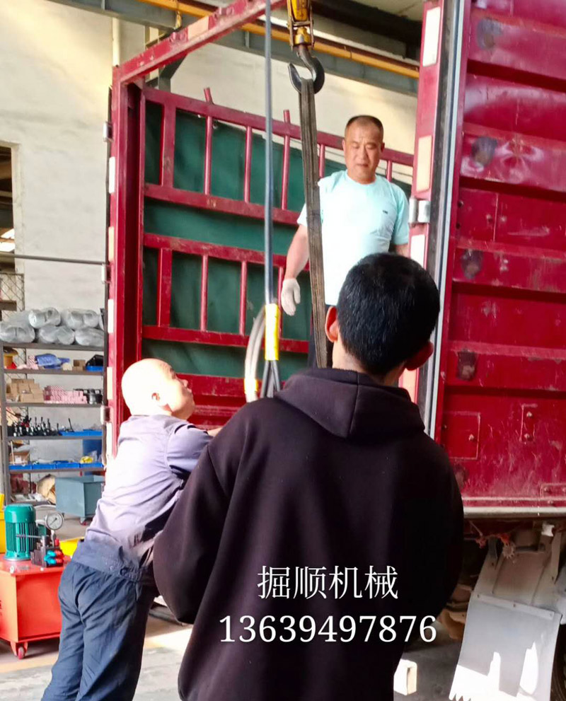 定制生產的湖南液壓油缸今天發貨